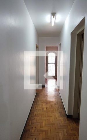 Casa para alugar com 280m², 5 quartos e 2 vagasCorredor quartos