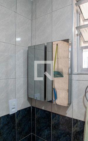 Casa à venda com 200m², 3 quartos e 3 vagas Casa à venda com 200m², 3 quartos e 3 vagasBanheiro serviço