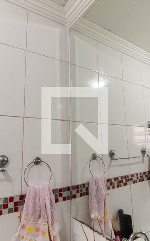 Casa à venda com 140m², 3 quartos e 2 vagas Casa à venda com 140m², 3 quartos e 2 vagasBanheiro Social