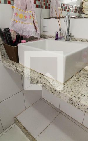 Casa à venda com 140m², 3 quartos e 2 vagas Casa à venda com 140m², 3 quartos e 2 vagasBanheiro Social