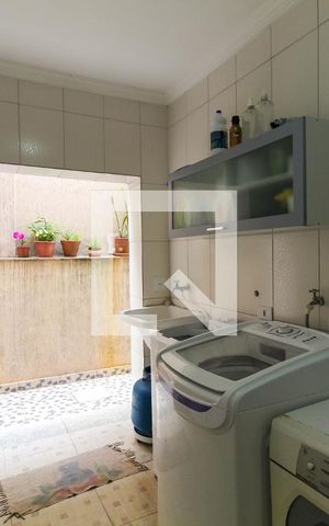 Casa à venda com 140m², 3 quartos e 2 vagas Casa à venda com 140m², 3 quartos e 2 vagasÁrea de Serviço