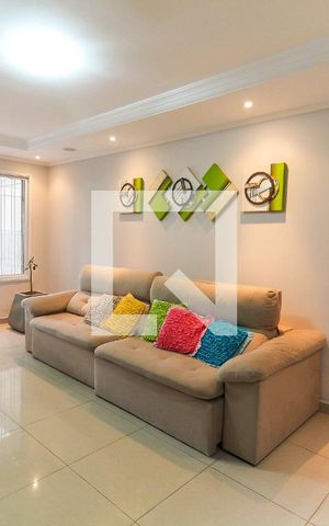 Casa à venda com 140m², 3 quartos e 2 vagas Casa à venda com 140m², 3 quartos e 2 vagasSala de Estar