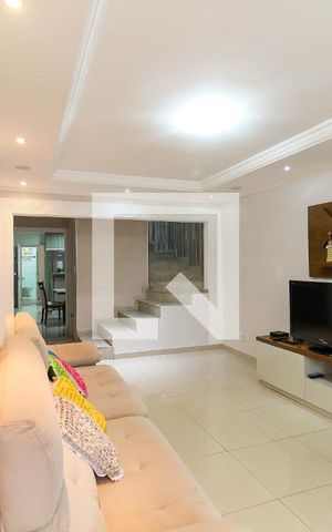 Casa à venda com 140m², 3 quartos e 2 vagas Casa à venda com 140m², 3 quartos e 2 vagasSala de Estar