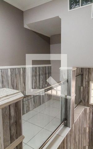 Casa à venda com 140m², 3 quartos e 2 vagas Casa à venda com 140m², 3 quartos e 2 vagasEscada e Hall da Escada