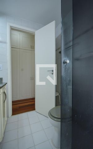 Apartamento à venda com 77m², 2 quartos e 1 vagaBanheiro da suíte