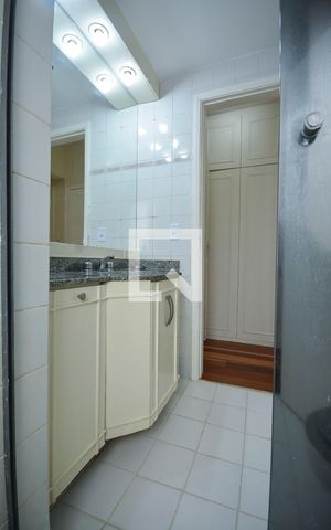 Apartamento à venda com 77m², 2 quartos e 1 vagaBanheiro da suíte
