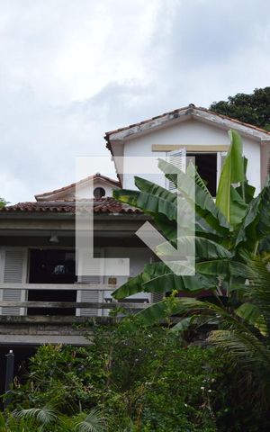 Casa à venda com 300m², 4 quartos e 3 vagasFachada