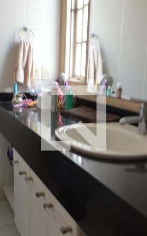 Casa à venda com 300m², 4 quartos e 3 vagasBanheiro da Suíte