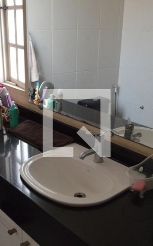Casa à venda com 300m², 4 quartos e 3 vagasBanheiro da Suíte