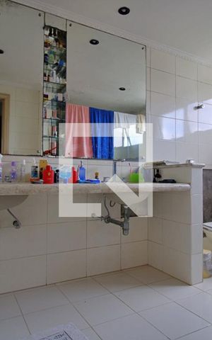 Apartamento à venda com 383m², 4 quartos e 5 vagas Apartamento à venda com 383m², 4 quartos e 5 vagasBanheiro da Suíte 1