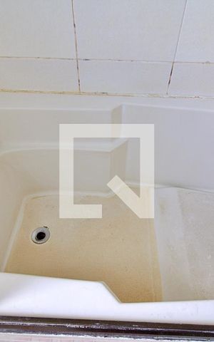 Apartamento à venda com 383m², 4 quartos e 5 vagas Apartamento à venda com 383m², 4 quartos e 5 vagasBanheiro da Suíte 1