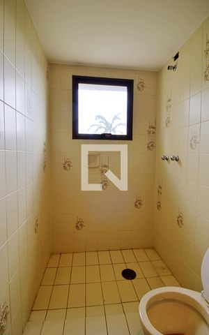 Apartamento à venda com 383m², 4 quartos e 5 vagas Apartamento à venda com 383m², 4 quartos e 5 vagasBanheiro da Suíte 2/Escritório