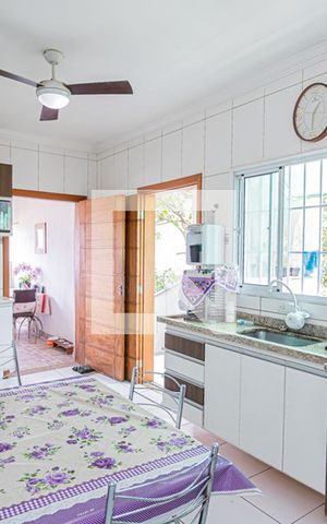 Casa à venda com 162m², 3 quartos e 4 vagas Casa à venda com 162m², 3 quartos e 4 vagasCozinha