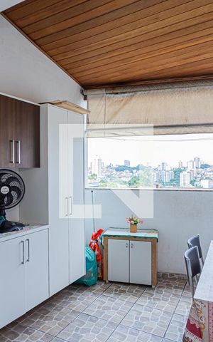 Casa à venda com 162m², 3 quartos e 4 vagas Casa à venda com 162m², 3 quartos e 4 vagasÁrea de Serviço