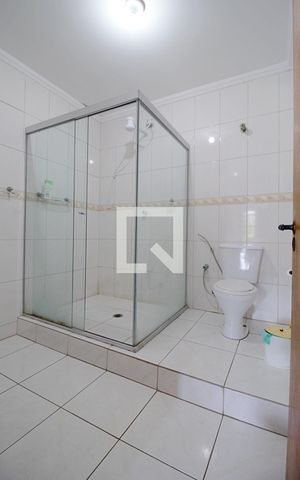 Casa à venda com 263m², 4 quartos e 4 vagas Casa à venda com 263m², 4 quartos e 4 vagasBanheiro Social