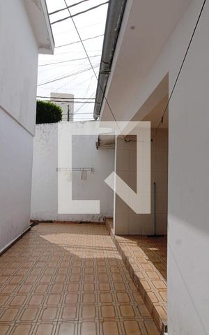 Casa à venda com 263m², 4 quartos e 4 vagas Casa à venda com 263m², 4 quartos e 4 vagasQuintal
