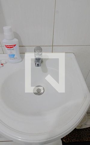 Casa à venda com 263m², 4 quartos e 4 vagas Casa à venda com 263m², 4 quartos e 4 vagasBanheiro Social