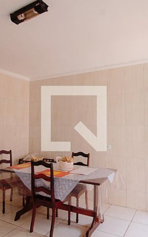 Casa à venda com 263m², 4 quartos e 4 vagas Casa à venda com 263m², 4 quartos e 4 vagasCozinha