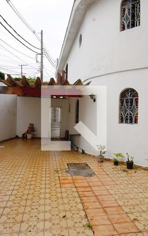 Casa à venda com 263m², 4 quartos e 4 vagas Casa à venda com 263m², 4 quartos e 4 vagasQuintal