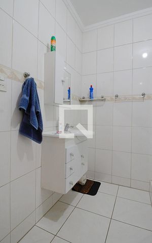 Casa à venda com 263m², 4 quartos e 4 vagas Casa à venda com 263m², 4 quartos e 4 vagasBanheiro Social