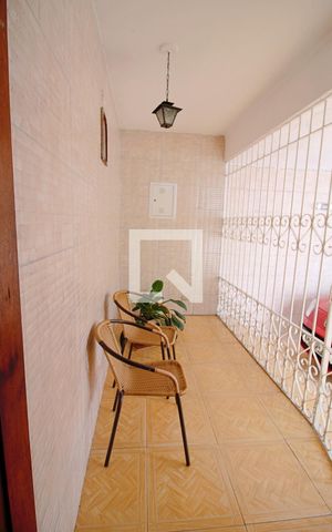 Casa à venda com 263m², 4 quartos e 4 vagas Casa à venda com 263m², 4 quartos e 4 vagasGaragem