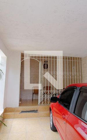 Casa à venda com 263m², 4 quartos e 4 vagas Casa à venda com 263m², 4 quartos e 4 vagasGaragem