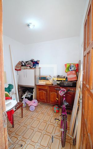 Casa à venda com 263m², 4 quartos e 4 vagas Casa à venda com 263m², 4 quartos e 4 vagasQuarto de Serviço