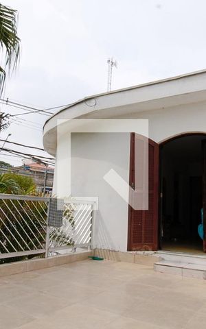 Casa à venda com 263m², 4 quartos e 4 vagas Casa à venda com 263m², 4 quartos e 4 vagasVaranda da Suíte 4
