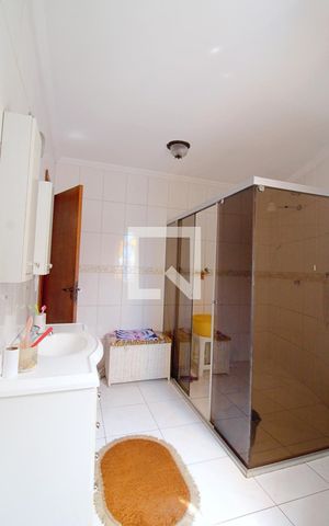 Casa à venda com 263m², 4 quartos e 4 vagas Casa à venda com 263m², 4 quartos e 4 vagasBanheiro da Suíte 4