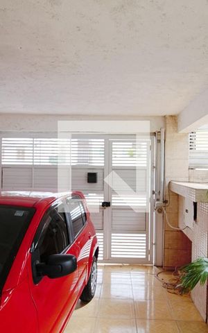 Casa à venda com 263m², 4 quartos e 4 vagas Casa à venda com 263m², 4 quartos e 4 vagasGaragem