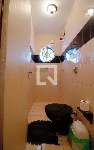 Casa à venda com 263m², 4 quartos e 4 vagas Casa à venda com 263m², 4 quartos e 4 vagasBanheiro