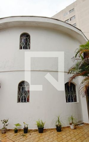 Casa à venda com 263m², 4 quartos e 4 vagas Casa à venda com 263m², 4 quartos e 4 vagasQuintal