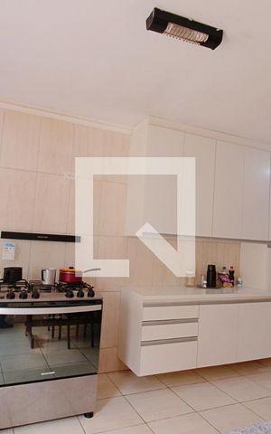 Casa à venda com 263m², 4 quartos e 4 vagas Casa à venda com 263m², 4 quartos e 4 vagasCozinha