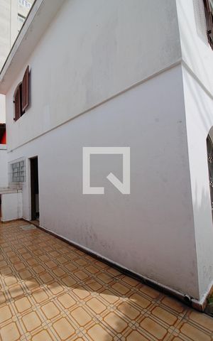 Casa à venda com 263m², 4 quartos e 4 vagas Casa à venda com 263m², 4 quartos e 4 vagasQuintal