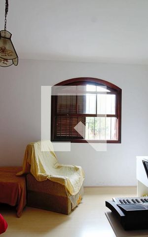 Casa à venda com 263m², 4 quartos e 4 vagas Casa à venda com 263m², 4 quartos e 4 vagasQuarto 3
