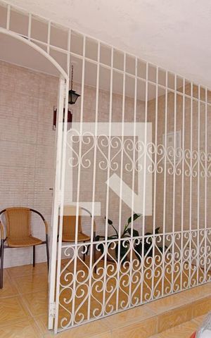 Casa à venda com 263m², 4 quartos e 4 vagas Casa à venda com 263m², 4 quartos e 4 vagasGaragem