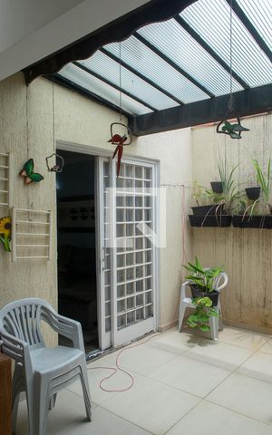Casa para alugar com 210m², 4 quartos e 3 vagas Casa para alugar com 210m², 4 quartos e 3 vagasVaranda