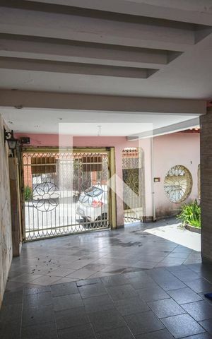 Casa à venda com 312m², 3 quartos e 7 vagas Casa à venda com 312m², 3 quartos e 7 vagasGaragem