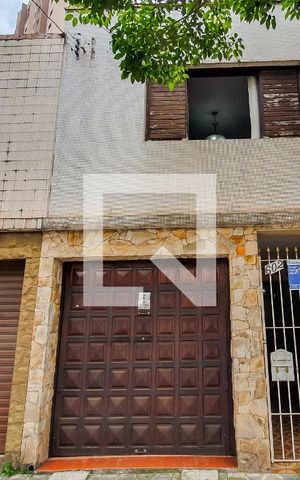Casa à venda com 200m², 3 quartos e 1 vaga Casa à venda com 200m², 3 quartos e 1 vagaFachada