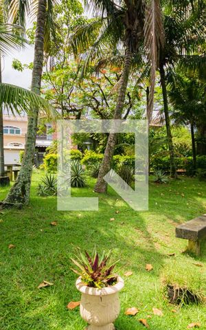 Casa de condomínio à venda com 350m², 4 quartos e 4 vagas Casa de condomínio à venda com 350m², 4 quartos e 4 vagasCondomínio