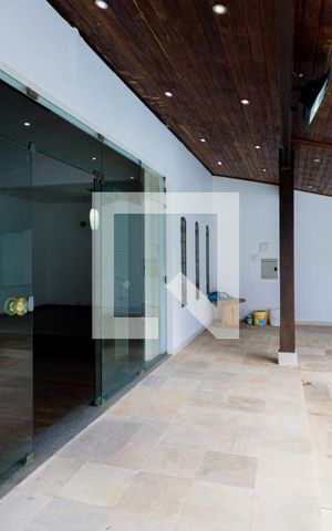Casa de condomínio à venda com 350m², 4 quartos e 4 vagas Casa de condomínio à venda com 350m², 4 quartos e 4 vagasVaranda de Entrada