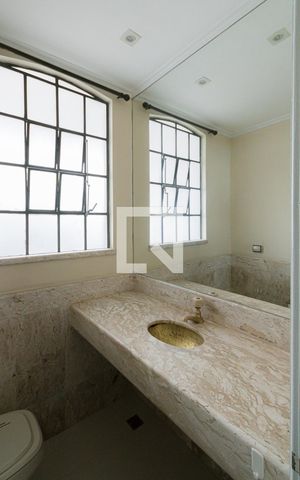 Casa de condomínio à venda com 350m², 4 quartos e 4 vagas Casa de condomínio à venda com 350m², 4 quartos e 4 vagasLavabo