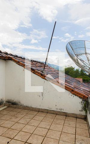 Casa de condomínio à venda com 350m², 4 quartos e 4 vagas Casa de condomínio à venda com 350m², 4 quartos e 4 vagasVaranda do Sótão