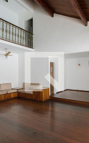 Casa de condomínio à venda com 350m², 4 quartos e 4 vagas Casa de condomínio à venda com 350m², 4 quartos e 4 vagasSala