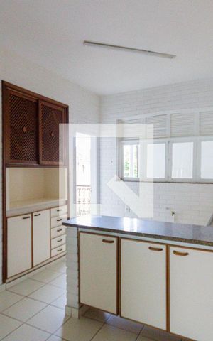 Casa de condomínio à venda com 350m², 4 quartos e 4 vagas Casa de condomínio à venda com 350m², 4 quartos e 4 vagasCozinha