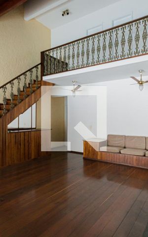 Casa de condomínio à venda com 350m², 4 quartos e 4 vagas Casa de condomínio à venda com 350m², 4 quartos e 4 vagasSala