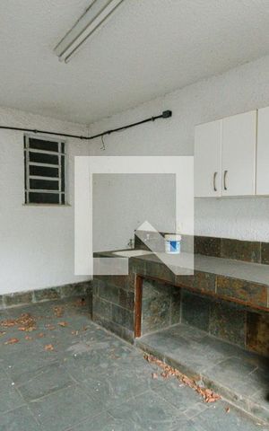 Casa de condomínio à venda com 350m², 4 quartos e 4 vagas Casa de condomínio à venda com 350m², 4 quartos e 4 vagasÁrea de Serviço 2