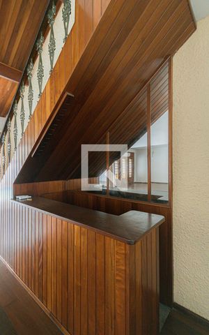 Casa de condomínio à venda com 350m², 4 quartos e 4 vagas Casa de condomínio à venda com 350m², 4 quartos e 4 vagasSala