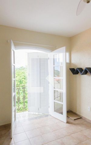 Casa de condomínio à venda com 350m², 4 quartos e 4 vagas Casa de condomínio à venda com 350m², 4 quartos e 4 vagasQuarto 2