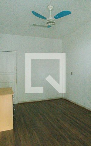 Casa de condomínio à venda com 350m², 4 quartos e 4 vagas Casa de condomínio à venda com 350m², 4 quartos e 4 vagasQuarto de Serviço 1